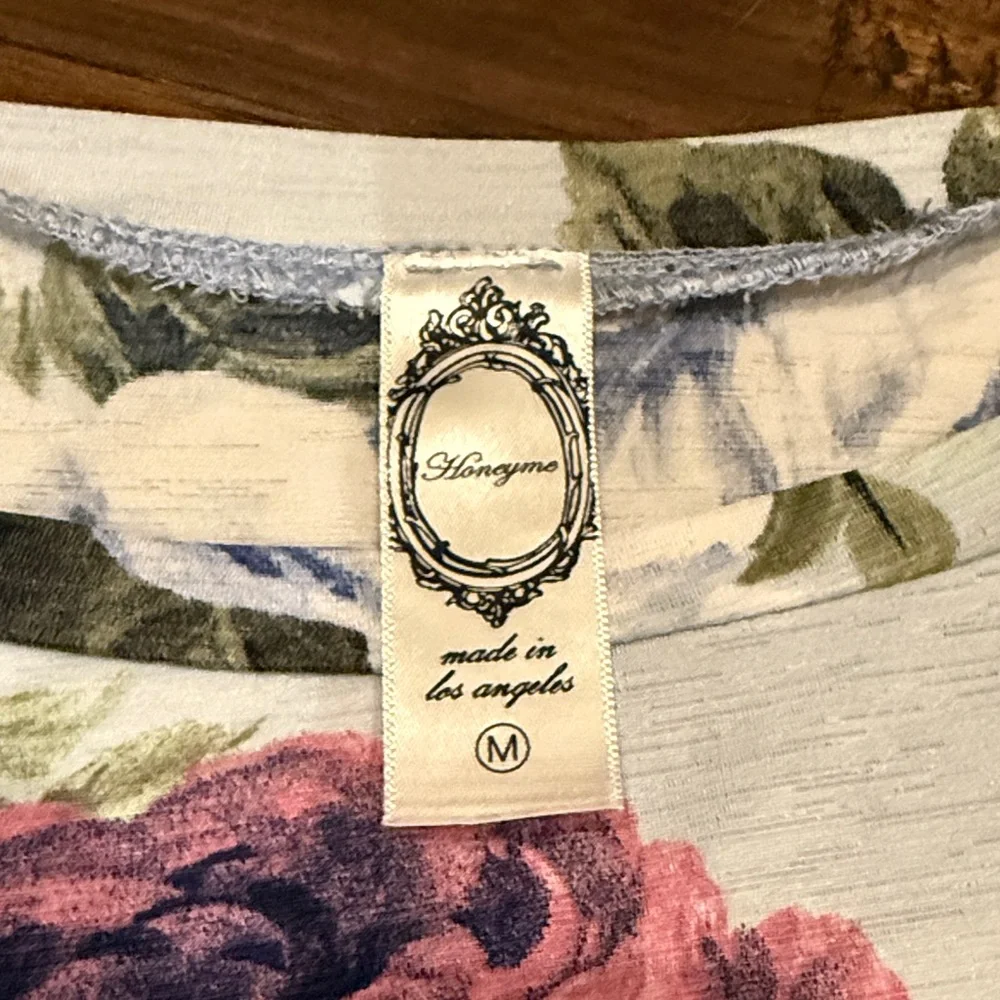 Floral Short Sleeve Peplum Top- women’s medium- excellent condition! - Picture 3 of 3